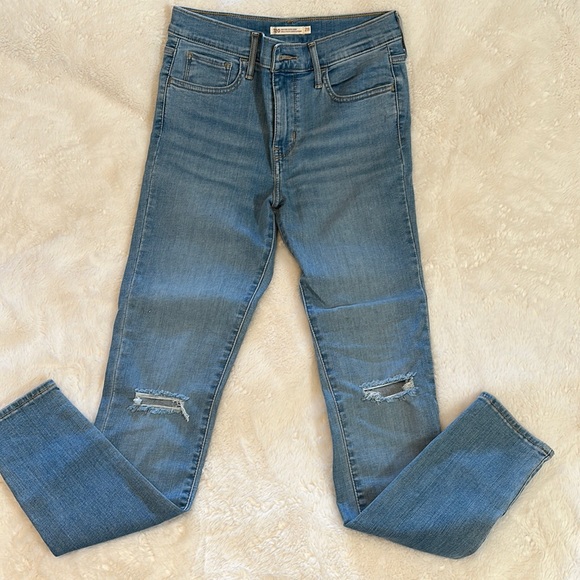 Levi's 720 High Rise Super Skinny - Picture 2 of 5
